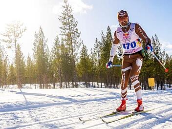 Carsten Unger aus Bamberg hat den Lauf seines Lebens gemeistert: Nach 18 Stunden und 45 Minuten beendete er den Nordenskiöldsloppet in Nordschweden, das längste Langlaufrennen der Welt über 220 Kilometer. Die Aufnahme zeigt ihn   bei Kilometer 39 und bester Laune. Das sollte sich im Verlauf des Rennens noch ändern.privat