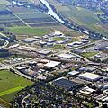 Das Luftbild zeigt, wie stark der Forchheimer Süden mit Industriehallen belegt ist und wie schwer es demnach für die Stadt ist, nachhaltig mit Flächen umzugehen.  Foto: Ronald Rinklef