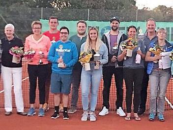 Gut besetzt war das Teilnehmerfeld bei der Vereinsmeisterschaft des TC Lichtenfels. Das Foto zeigt die Sieger der einzelnen Wettbewerbe.  Foto: K. Gagel