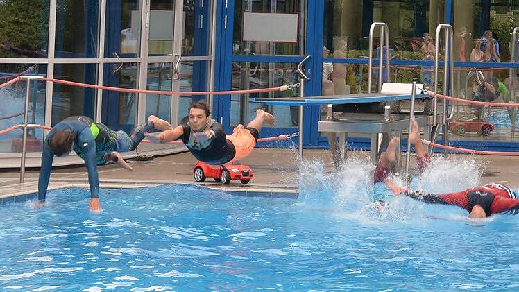 Wassertag beim Jugendfestival YouCo im Aquaria Freibad in CoburgFoto: Ronald Rinklef
