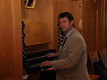 Der Eichstätter Domorganist Martin Bernreuther ist ein Virtuose auf der Königin der Instrumente. Foto: Peter Klopf