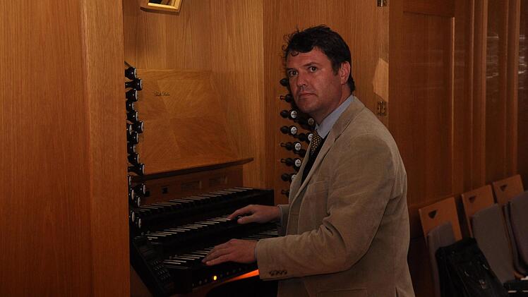 Der Eichstätter Domorganist Martin Bernreuther ist ein Virtuose auf der Königin der Instrumente. Foto: Peter Klopf