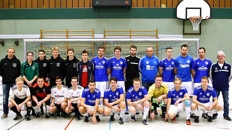 Der Drittplatzierte VfB Kulmbach (rechts) und der Vierte VfR Katschenreuth (links).