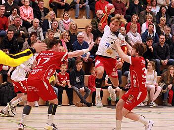 Mit einem Doppelpack schaffte der HSCler Maximilian Schmitt (am Ball) einen zwischenzeitlichen Ausgleich im Spiel bei der HSG Rodgau Nieder-Roden. Sascha Eyßen