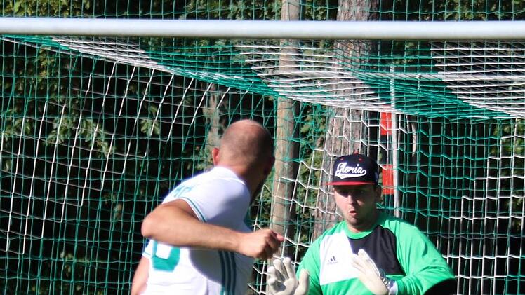 Das 2:1 f&uuml;r den SV Moggast fiel direkt zu Beginn der zweiten H&auml;lfte. Nils Menze spielte den Ball durch die Beine von Torwart Christian Blum.