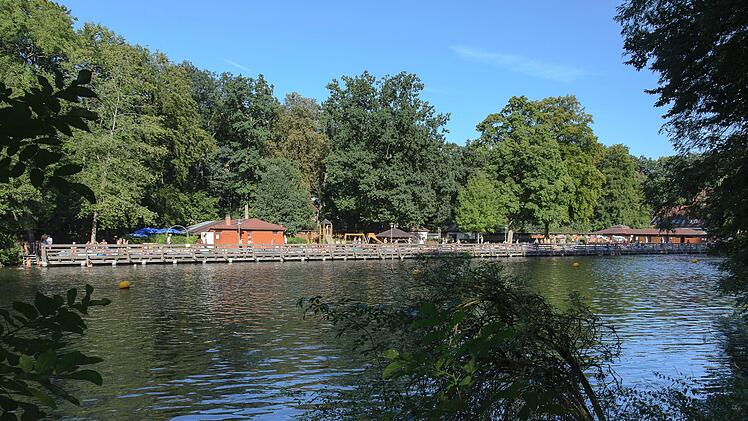 Lediglich in einem begrenzten Bereich auf Höhe der Hainbadestelle ist das Schwimmen in der Regnitz in Bamberg auf eigene Gefahr erlaubt. Foto: Archiv