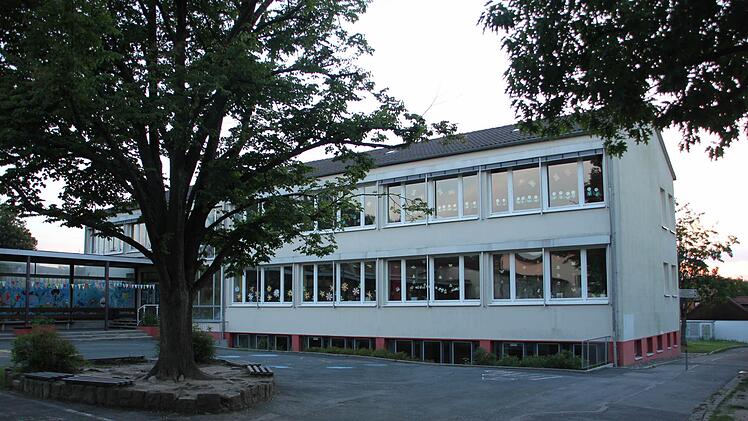 Die Sanierung der Grund- und Mittelschule in Küps ist in den nächsten Jahren ein Mammutprojekt. Gestartet werden sollen die Baumaßnahmen Ende 2019/Anfang 2020.Friedwald Schedel/Archiv