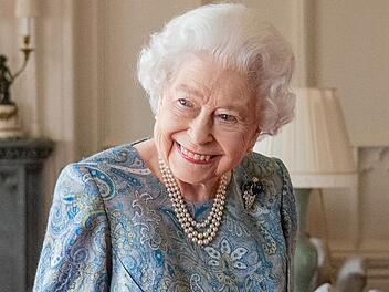 Keiner sa&szlig; l&auml;nger auf dem britischen Thron als sie: Als Queen Elizabeth II. am 8. September 2022 starb, war sie das zu diesem Zeitpunkt am l&auml;ngsten amtierende Staatsoberhaupt der Welt. Am 21. April w&auml;re die K&ouml;nigin 100 Jahre alt geworden. ARTE und das ZDF widmen ihr zu diesem Anlass eine besondere Doku.