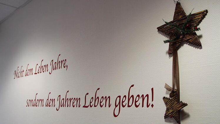 Gleich im Eingangsbereich begrüßt den Besucher dieser Spruch. Foto: Ulrike Müller
