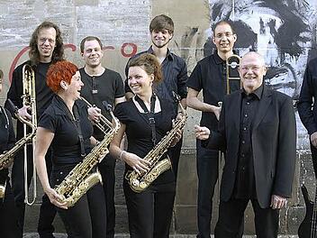 Die Groovemaker Bigband der städtischen Musikschule sind die Lokalmatadoren beim Jazzbandball am 7. Februar in der Ladeshalle. Fotos: PR