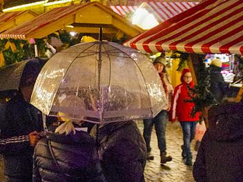 Das Wetter meinte es im vergangenen Jahr nicht gut mit den Veranstaltern und Besuchern der "Kronacher Weihnacht". Foto: Archiv/Marco Meißner