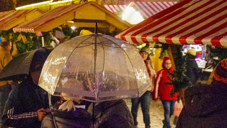 Das Wetter meinte es im vergangenen Jahr nicht gut mit den Veranstaltern und Besuchern der "Kronacher Weihnacht". Foto: Archiv/Marco Meißner