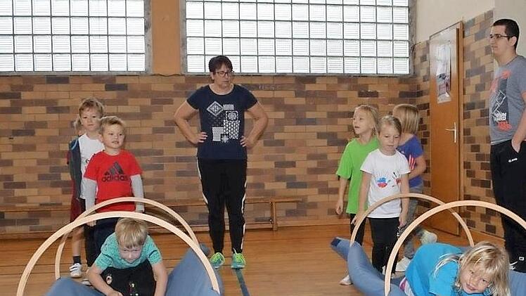 Die Turnabteilung ist der Stolz des TSV Himmelkron. Unser Bild entstand 2019 und zeigt die Jüngsten bei der Bewältigung des DTB-Kinderturnabzeichens "Löwenstark". Foto: Archiv