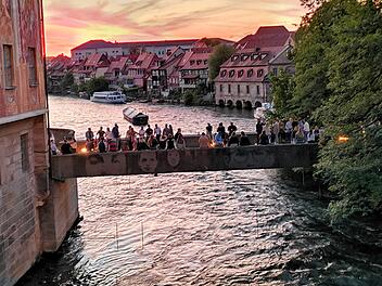 Bamberg: Betonbr&uuml;stung an Unterer Br&uuml;cke wird saniert - Wie lange die Arbeiten andauern