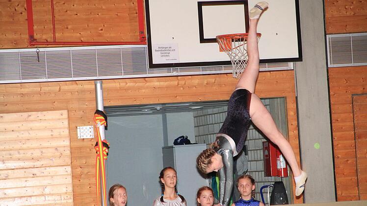 Turnen mit verschiedenen Elementen zeigten die fünften bis elften Klassen des Meranier Gymnasiums.Gerda Völk