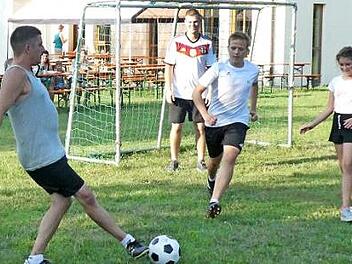 Beim Gaudifu&szlig;ball ging es hoch her. Foto: Drosssel