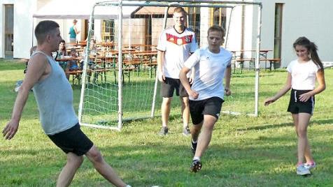 Beim Gaudifu&szlig;ball ging es hoch her. Foto: Drosssel