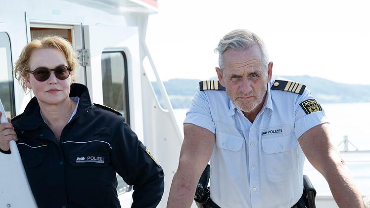 Nele Fehrenbach (Floriane Daniel) und Paul Schott (Tim Wilde) k&ouml;nnen nicht glauben, wer sie zur Leiche gef&uuml;hrt hat.