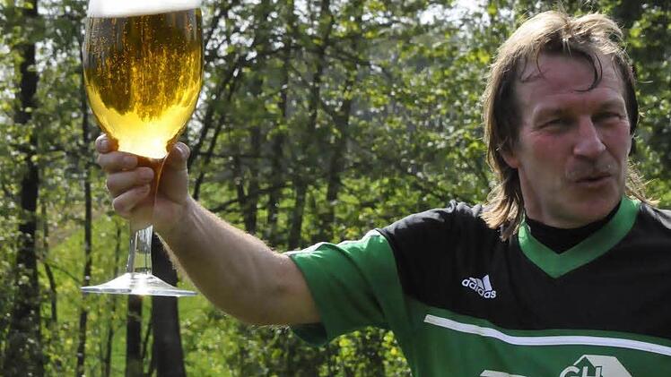 Gut gespielt und den Titelgewinn in der A-Klasse Rhön 2 mindestens so gut gefeiert hat die SpVgg Haard.