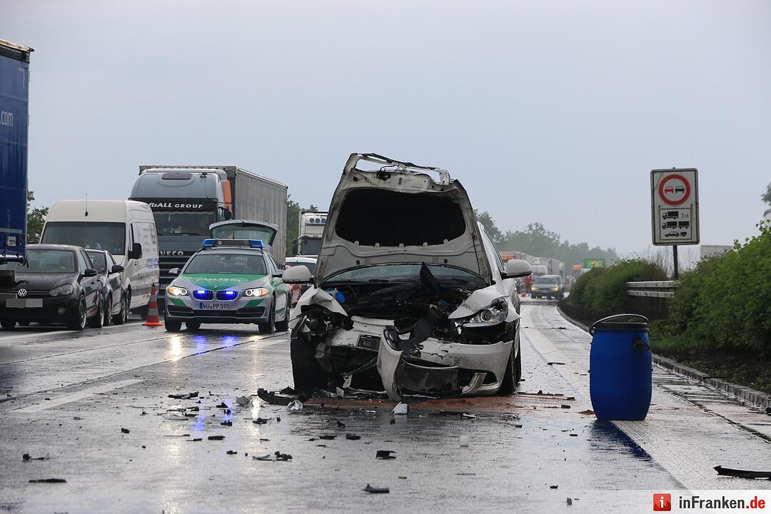 Porsche kracht in Leitplanke