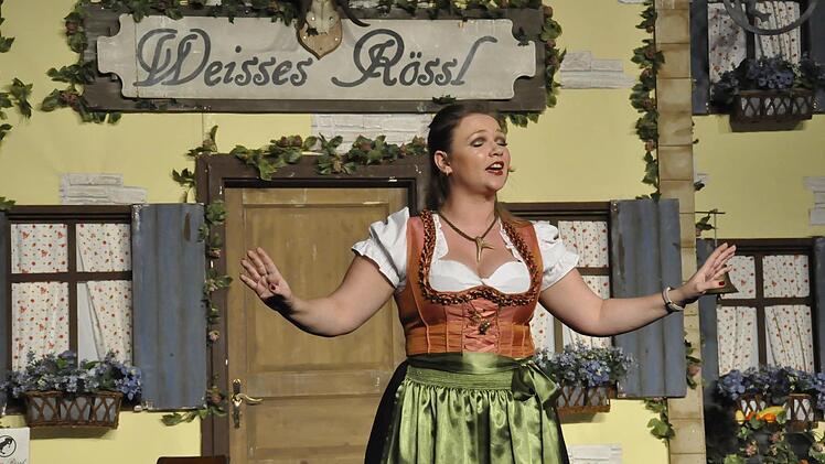 Servus Peter - Eine Hommage an Peter Alexander gab es im Kurtheater Bad Kissingen. Foto: Peter Klopf