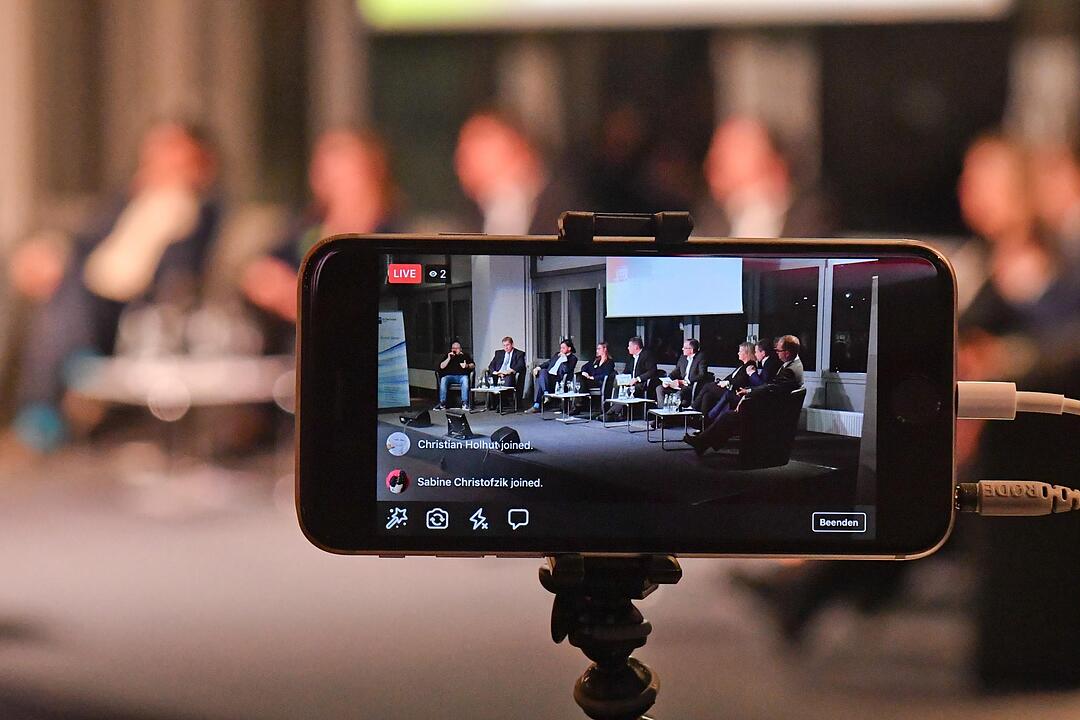 Podiumsdiskussion zur Bundestagswahl in der Brose Arena in Bamberg