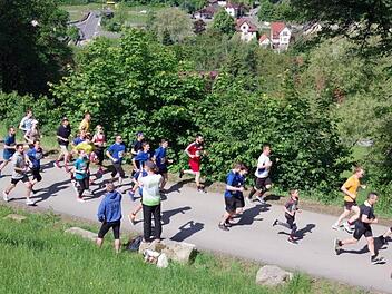 Startschuss für die 200 Teilnehmer am Fünf-Kilometer-Lauf  Fotos: Heike Schülein