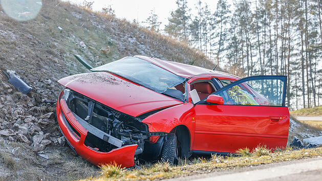 T&ouml;dlicher Verkehrsunfall auf der B2: 60-J&auml;hrige Beifahrerin verstarb noch an der Unfallstelle