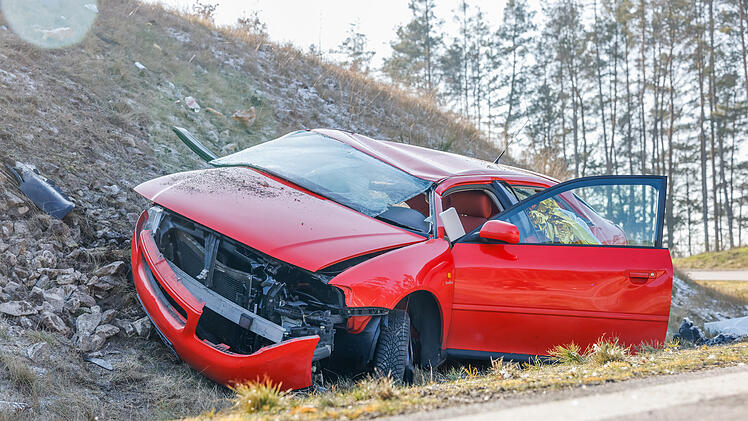 Tödlicher Verkehrsunfall auf der B2: 60-Jährige Beifahrerin verstarb noch an der Unfallstelle
