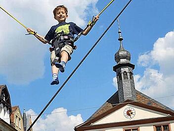 Finn Hermann hat Spaß beim "Kiss for Kids".  Fotos: Peter Rauch