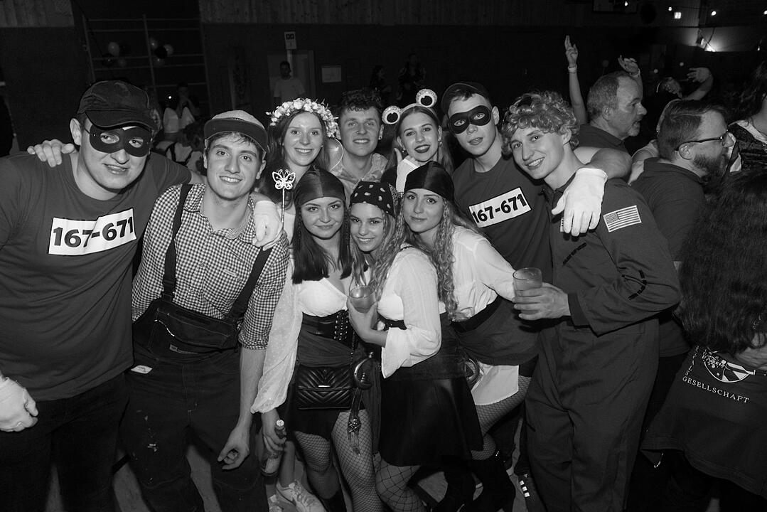 Fasching pur in der Grundschulturnhalle