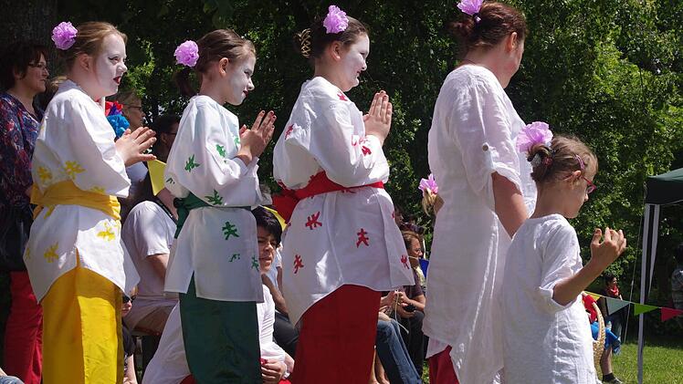 Diese jungen Damen entführten nach Asien.