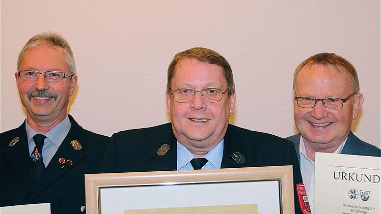 Die Geehrten Helmut Zink, Ralf Müller und Klaus Schulz-Stellmacher. Foto: Gerd Schaar
