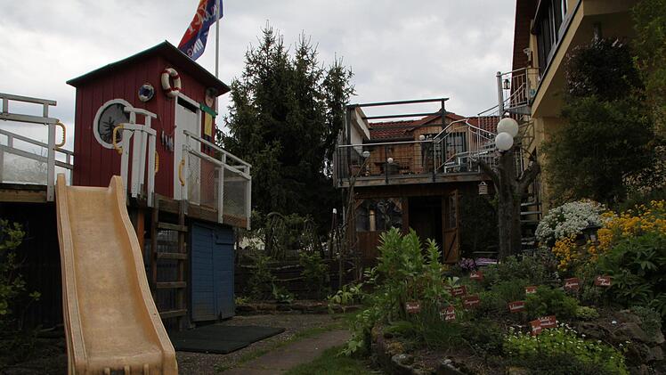 Ein schöner Garten mit Rutsche. Foto: Ulrike Müller