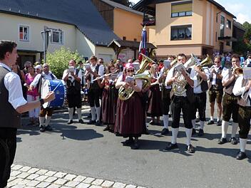 Der Musikverein Marktleugast gab ein Standkonzert. Foto: Klaus-Peter Wulf