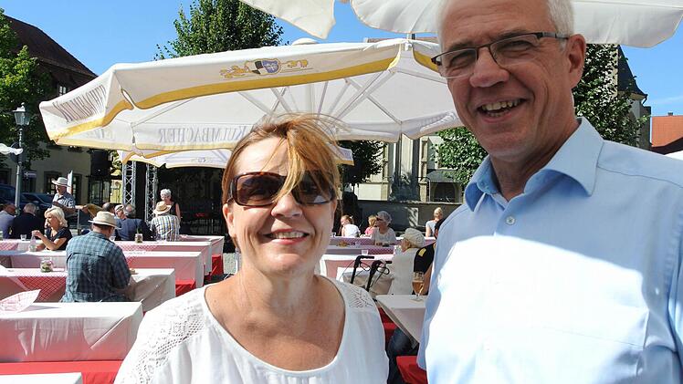 Petra Lettang und Bürgermeister Günther Werner