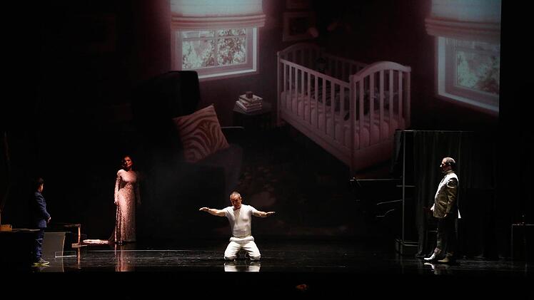 "Tristan" am Niederbayerischen Landestheater Foto: Peter Livai
