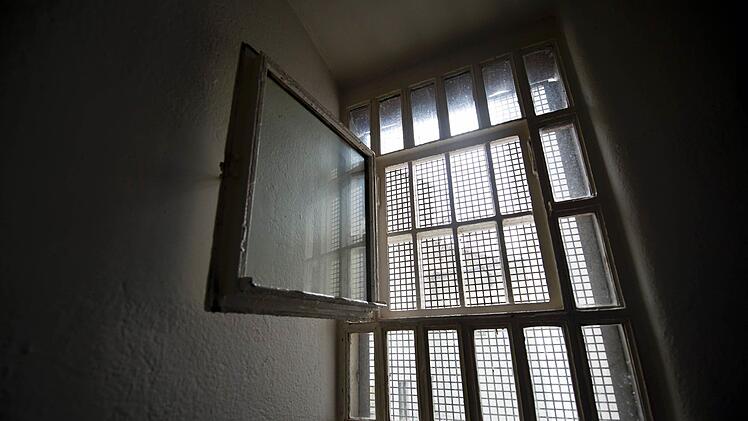 Marktredwitz: Zwillingsbr&uuml;der verbringen Nacht auf Wache - Drogen, Alkohol und Beleidigung