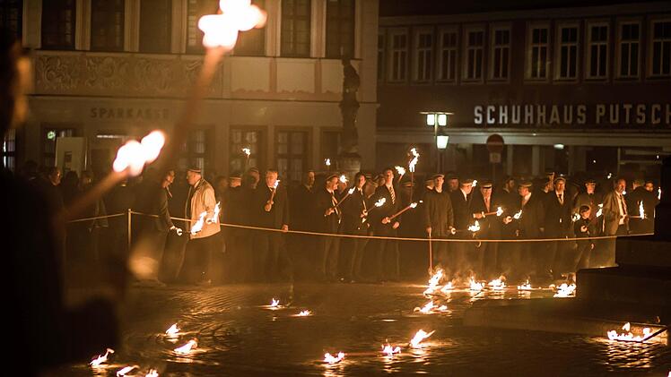 Impressionen vom CC-Fackelzug und er Mahnstunde auf dem Coburger Markt.Foto: Jochen Berger