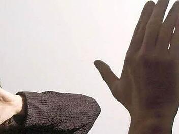 Brutal angegriffen wurde ein 23-jähriger Kulmbacher, als er nichts ahnend in seiner Wohnung schlief. Der Täter - es war der Nachbar - erhielt dafür nun die Quittung am Amtsgericht. Foto: Symbolbild Bernd Weißbrod/dpa