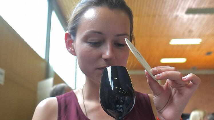 Ein Aroma-Riechtraining bot Julia Schäfer an. Foto: Gerd Schaar