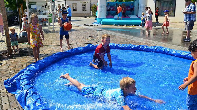 Für einen Sprung ins kühle Nass waren die Temperaturen am Mittwochnachmittag gerade richtig. Foto: Larissa Händel
