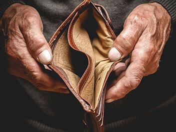Laut dem Deutschen Institut für Wirtschaftsförderung könnte der Anteil armutsbedrohter Rentner bis 2039 von 16,8 auf 21,6 Prozent steigen. Symbolfoto: Adobe Stock/perfectlab