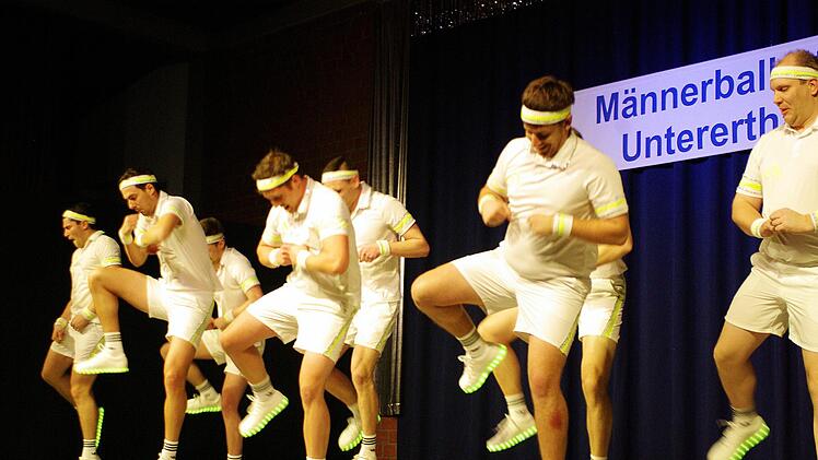 Play and Dance präsentierten die Tennisspieler aus Altbessingen.                  Winfried Ehling
