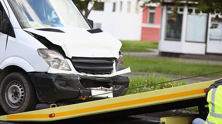 Ein Junge (10) wollte f&uuml;r Gartenarbeiten einen Kleintransporter umparken