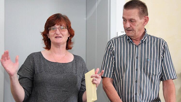 Karola Lorz schwärmt vom Jubilar.  Foto: Johanna Blum