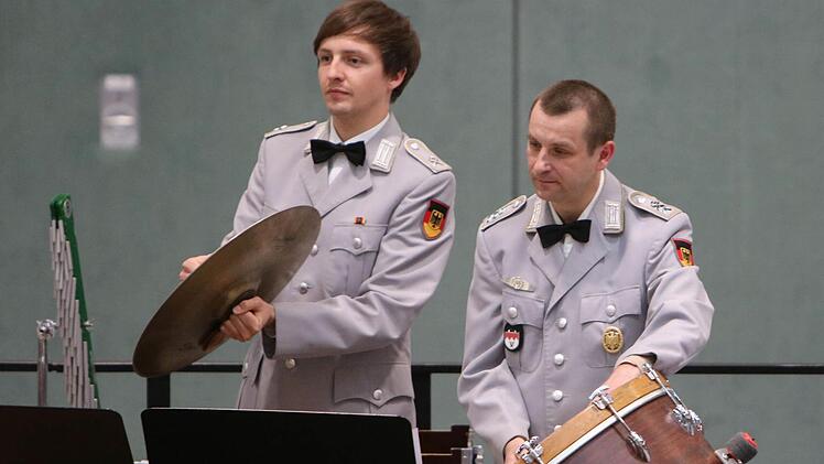 Impressionen vom Auftritt des Heeresmusikkorps Veitshöchheim in der Sporthalle der PestalozzischuleFoto: Jochen Berger