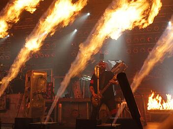 Und immer wieder Pyrotechnik Foto: Markus Häggberg
