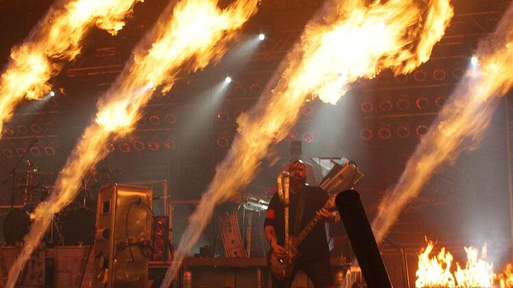 Und immer wieder Pyrotechnik Foto: Markus Häggberg