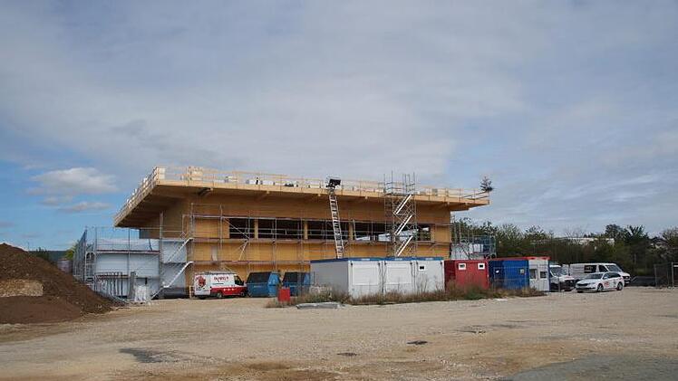 Die Zweifach-Turnhalle und die Mensa der Realschule Scheßlitz soll auch der Mittelschule und der Förderschule Scheßlitz zugute kommen.  Fotos: Joseph Beck
